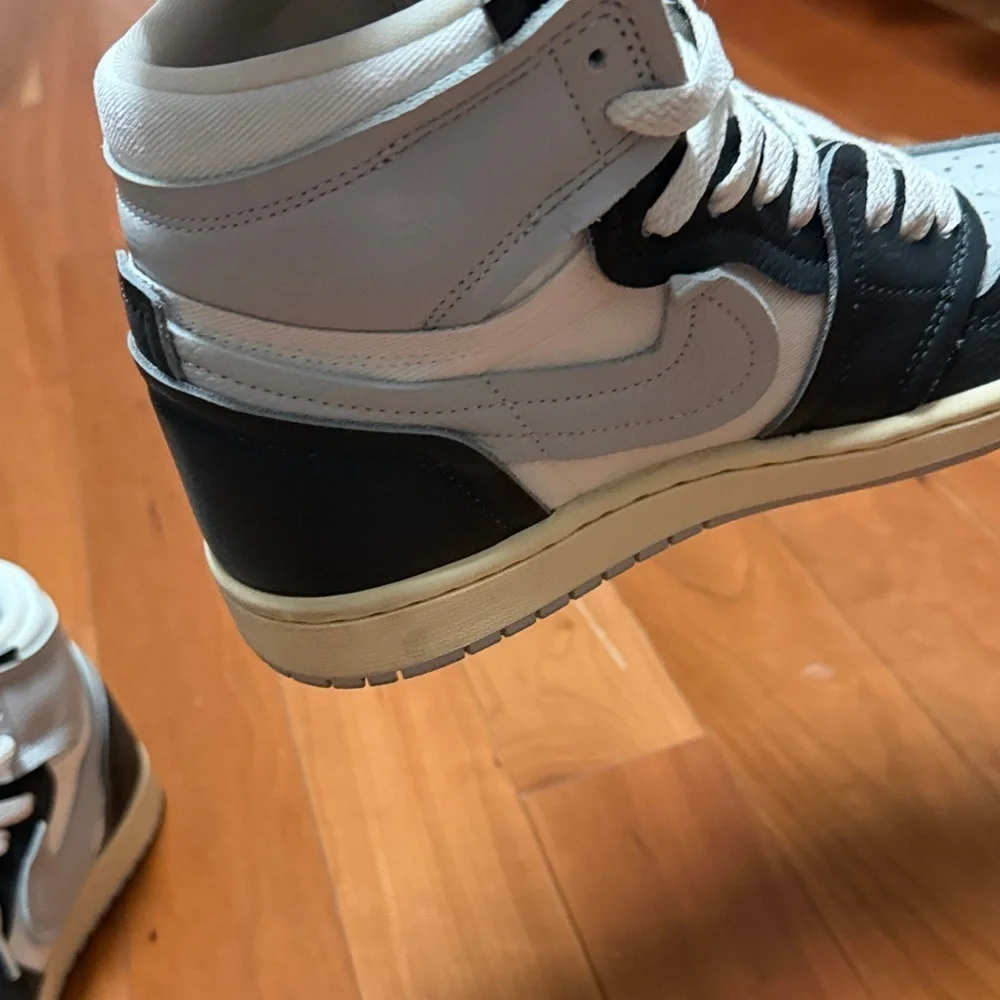Tones of gray and White mid-Top Sneakers